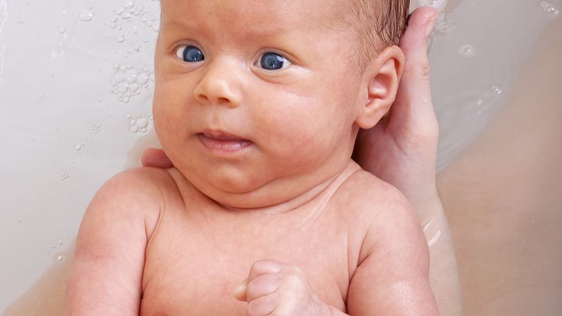 怎么确定宝宝胸部发育了,新生儿乳腺发育