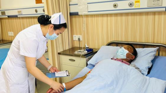 医患情谊锦旗,医疗服务暖人心收到锦旗获赞誉