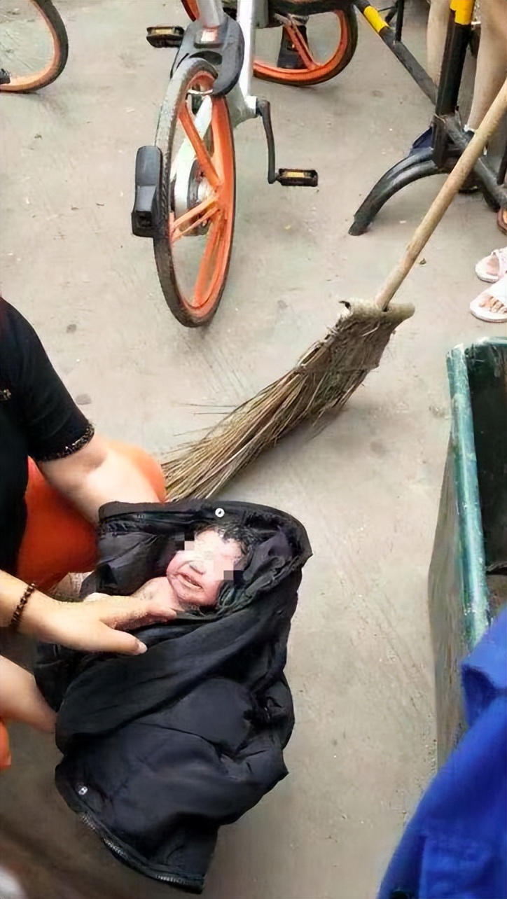 父亲狠心抛弃病重女儿下集,狠心父亲抛弃妻女12年如今病重