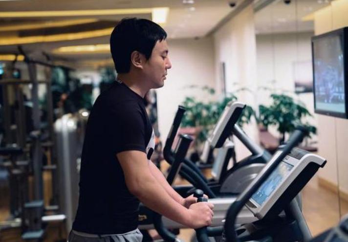 盘点娱乐圈中的中年男星,娱乐圈40岁以上男星大比拼