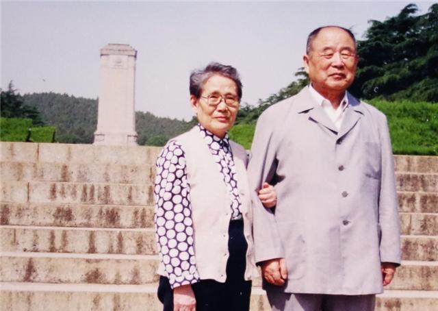 *德生李**女儿在美国怀孕，来电询问在哪里生孩子，将军回答非常果断