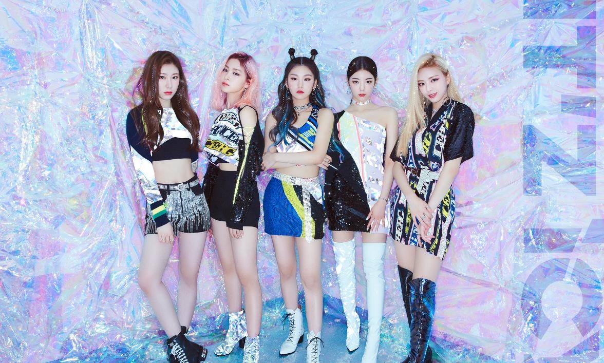 JYP新团出道即受关注，成员雪允因颜值出圈，却被指不尊重粉丝？