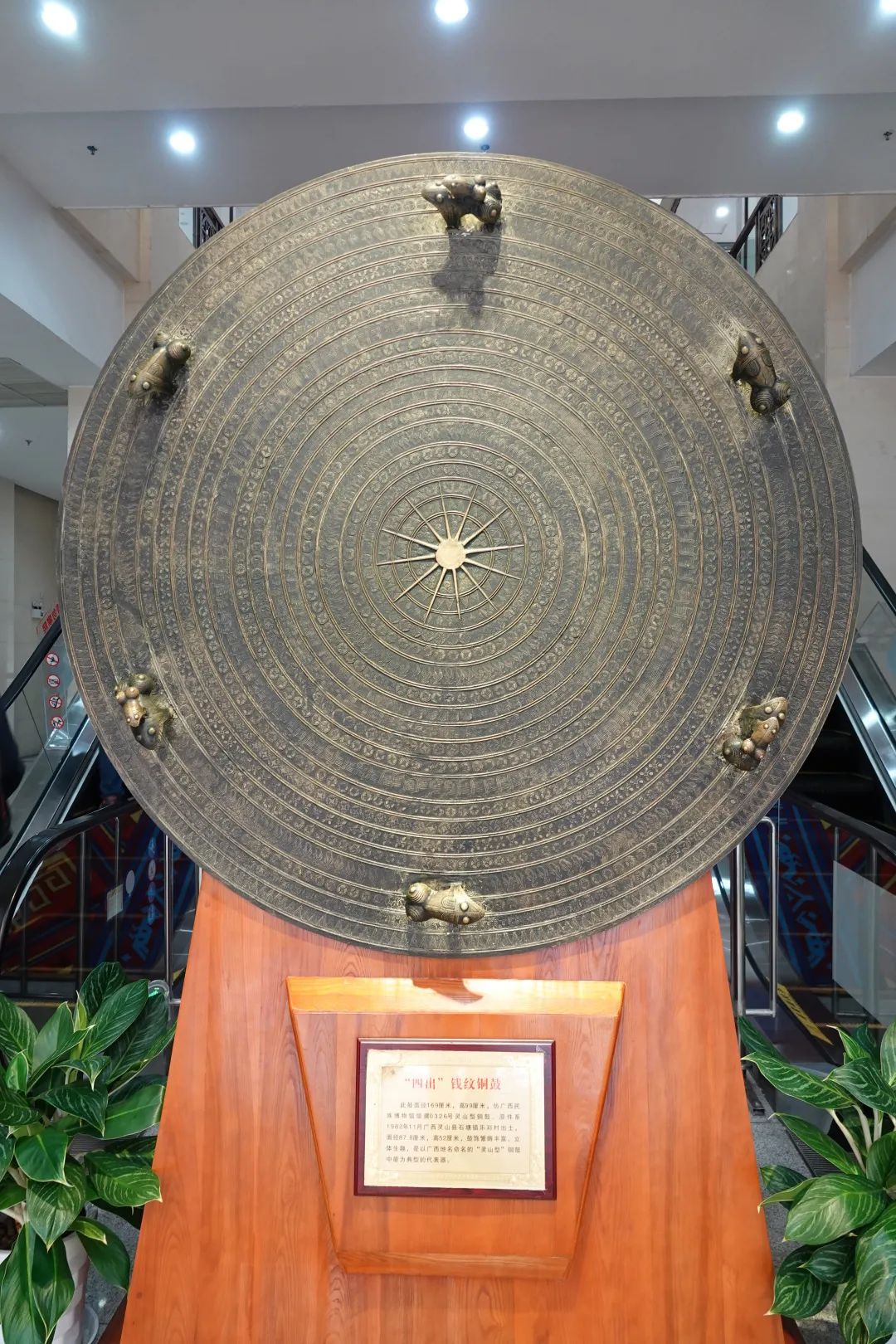 冬奥奖牌有哪些中华传统文化元素,冬奥纪念奖牌长什么样