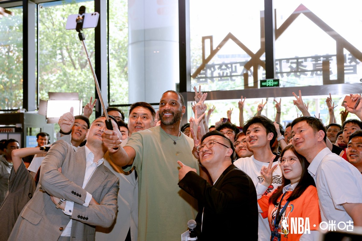 电信日上海移动上大分！NBA名宿麦迪空降动感地带品牌活动现场
