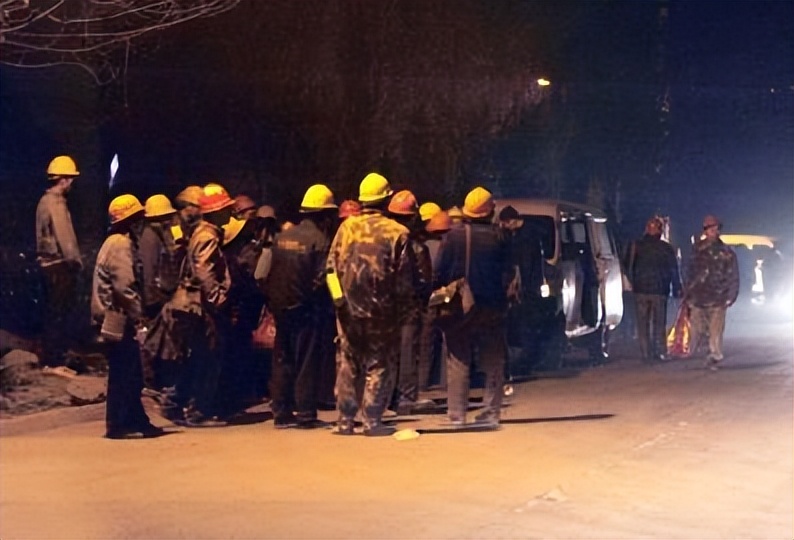 工地一人一天能挣多少钱,工地底层干活到底有多累