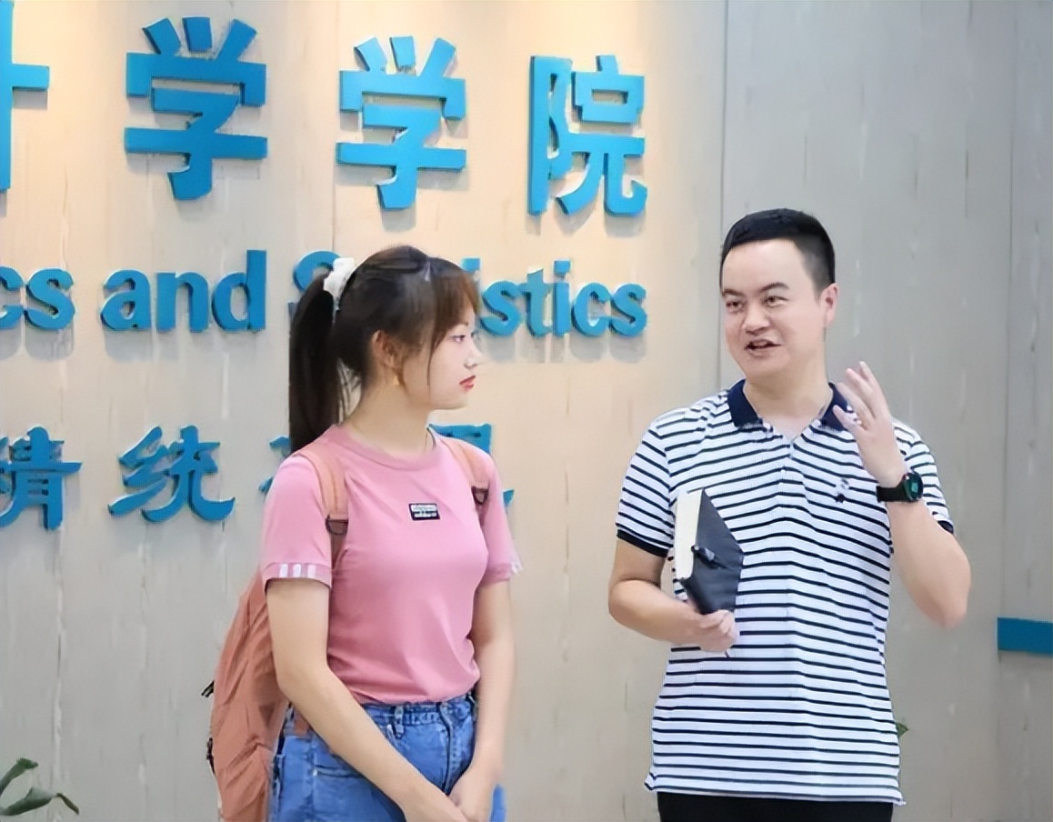 自称4年赚100万的大学生被扒，家庭情况不简单，原来还是资源咖