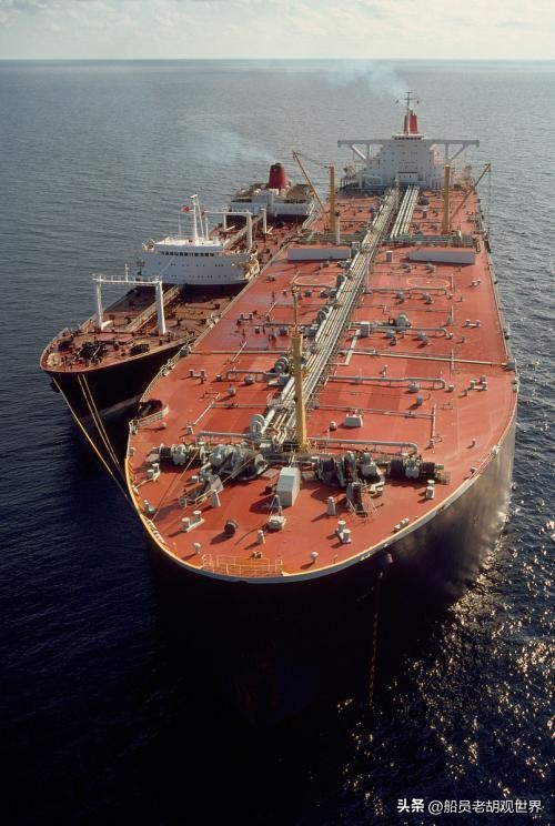 沙特750吨油船,装载30吨石油