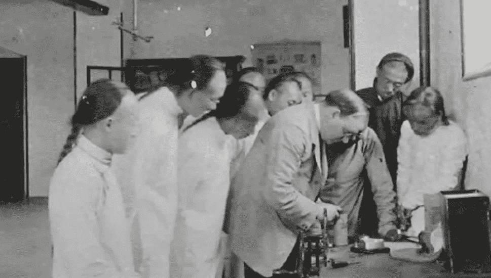 日军日记：*安妇慰**不服从管教，我很愤怒，用*刀刺**插入她的*体下**