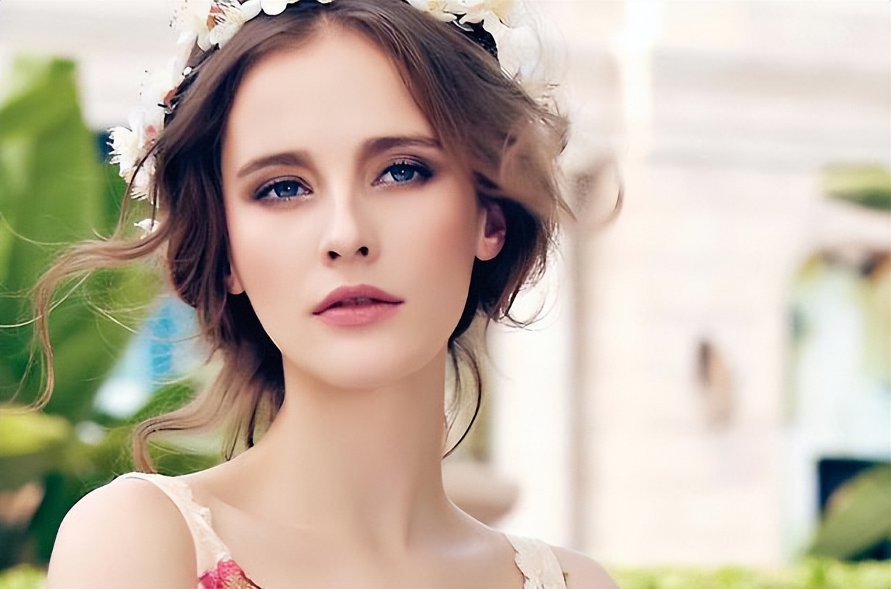 荷尔蒙旺盛的女性有何特征,女性荷尔蒙分泌旺盛的原因有哪些