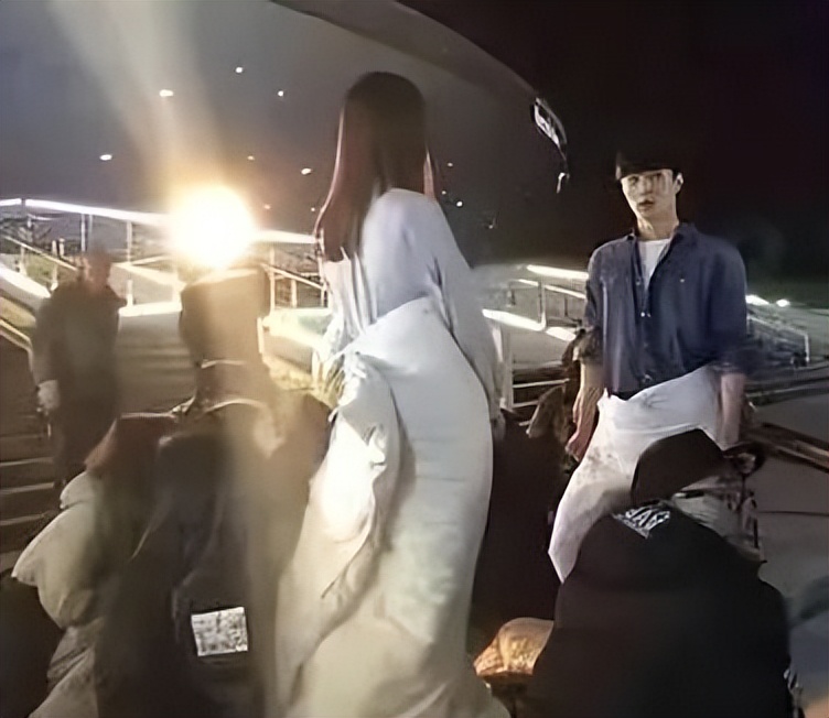 空气骑马、劈叉抱、鸟替，电视剧不敢拍的全景，真的不会笑场吗？