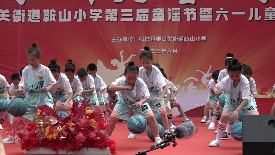 桐梓县学校六一儿童节,萌娃欢乐多幼儿舞蹈