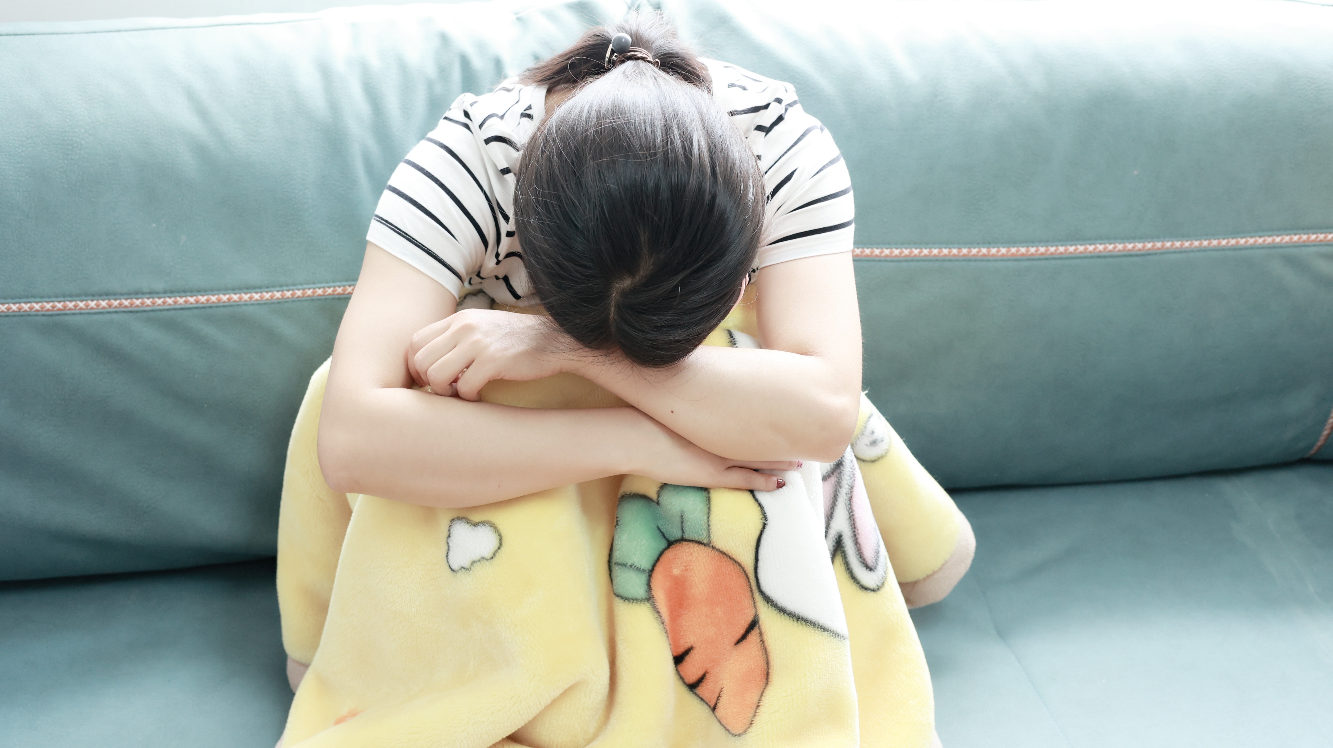 大姨妈有血块要去看医生吗,来月经时很多血块是什么原因