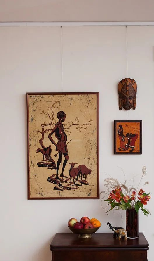 结婚照挂在卧室哪个位置好,结婚照挂在什么地方最合适