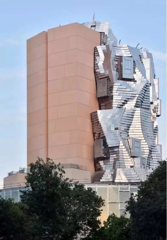 解构主义弗兰克盖里,美国建筑师弗兰克盖里的建筑风格