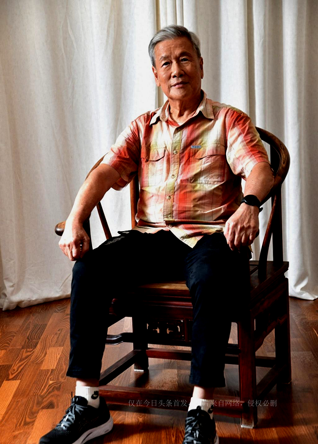 76岁老戏骨自曝不愿写遗嘱，自认身体健壮，希望走在老婆后面