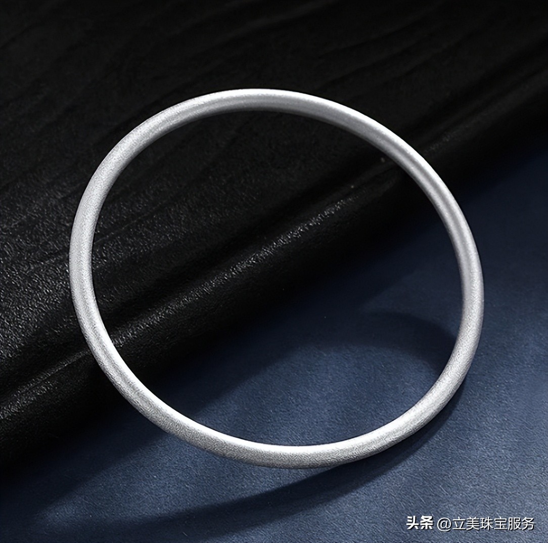 银手镯价格一般多少钱一个?价格大揭秘,同克数差距达到几百元