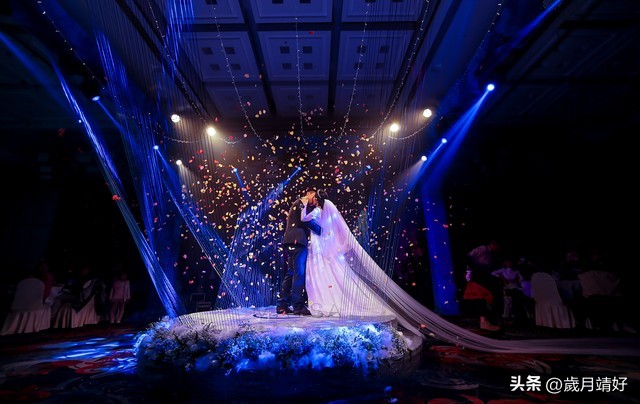 夫妻参加婚礼怎么随礼,新娘结婚伴娘随礼一般多少