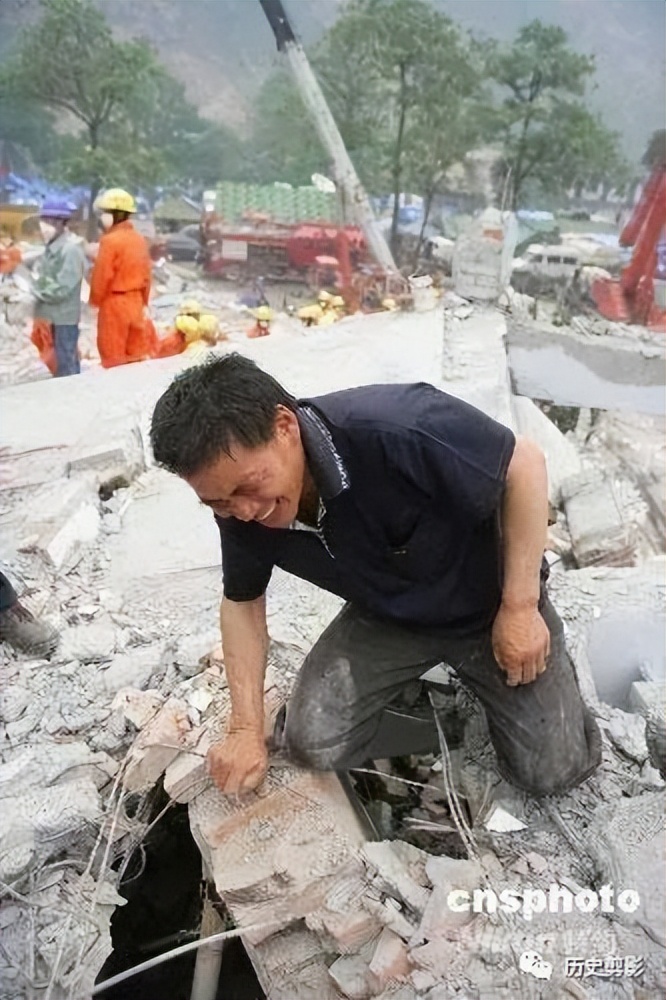汶川地震十大催人泪下的照片,汶川地震12周年这些照片让人泪目