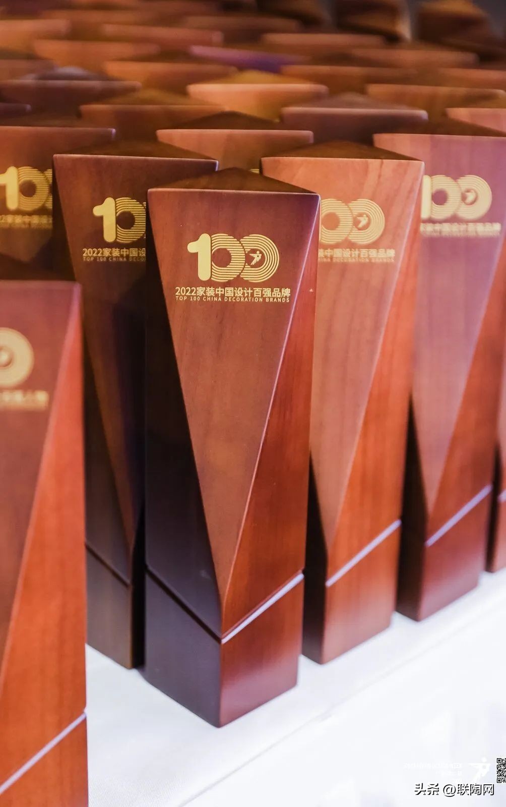 王者瓷砖与萨米特瓷砖哪个好,装修首选大国品牌王者瓷砖