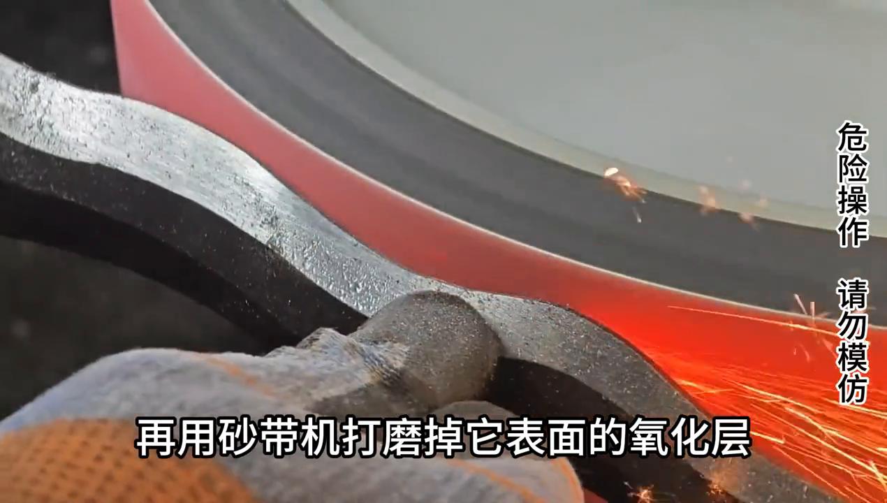 国外牛人钢板锻造剑全过程,外国铁匠锻造剑全过程视频