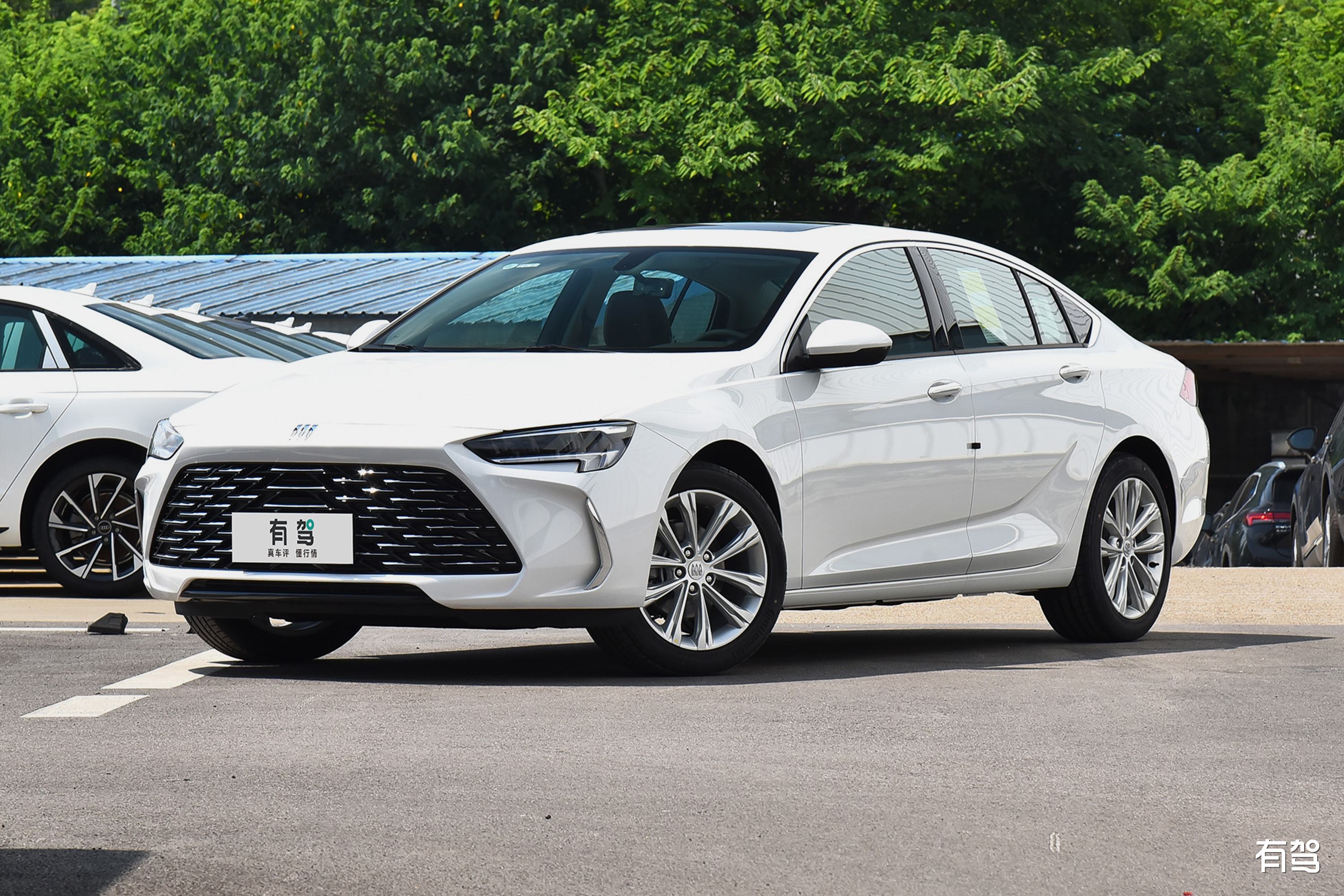 别克君威到底适不适合工薪阶层开,别克君威算什么档次的车