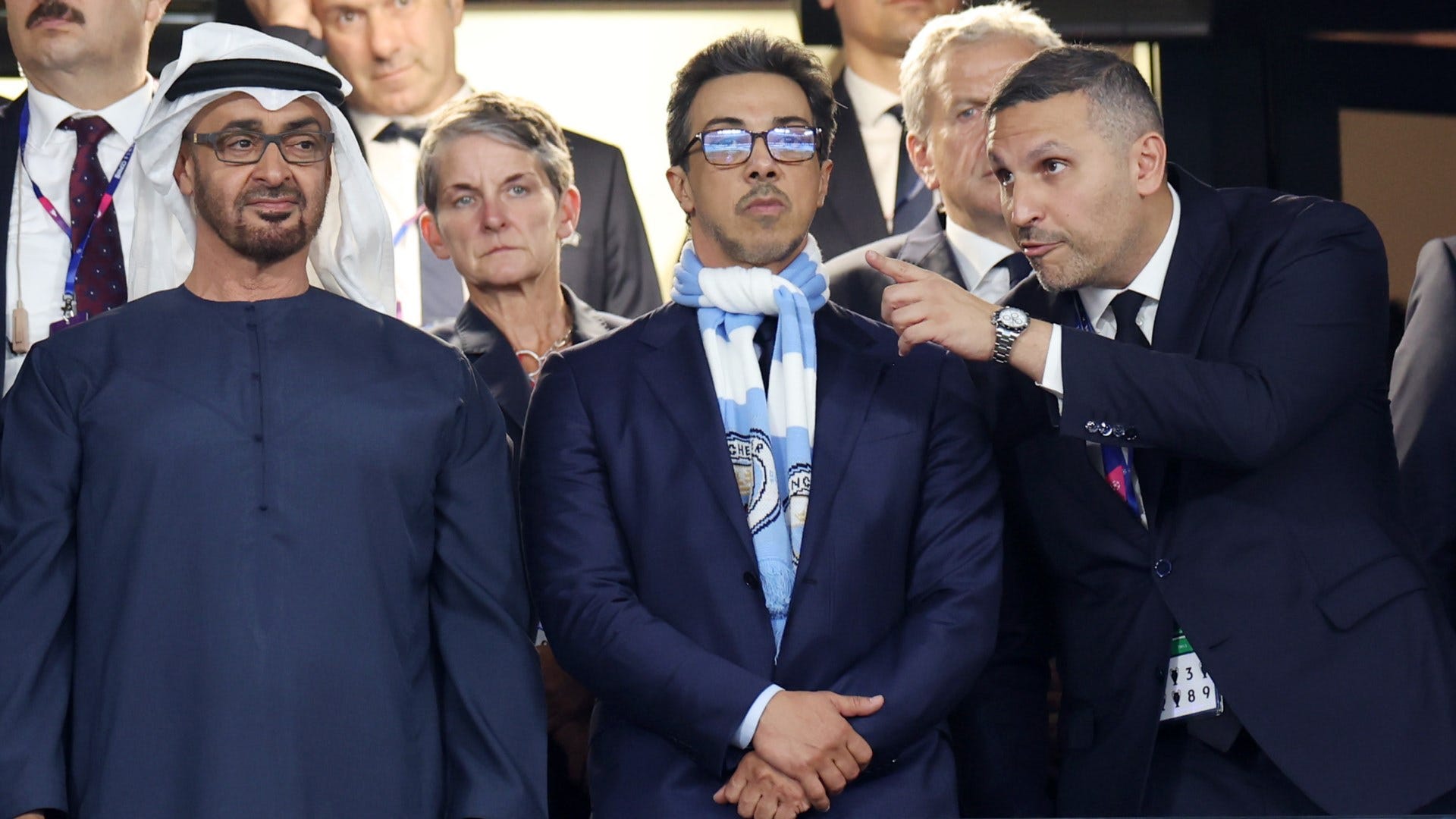 曼城三连冠老板,曼城三冠王有哪些人