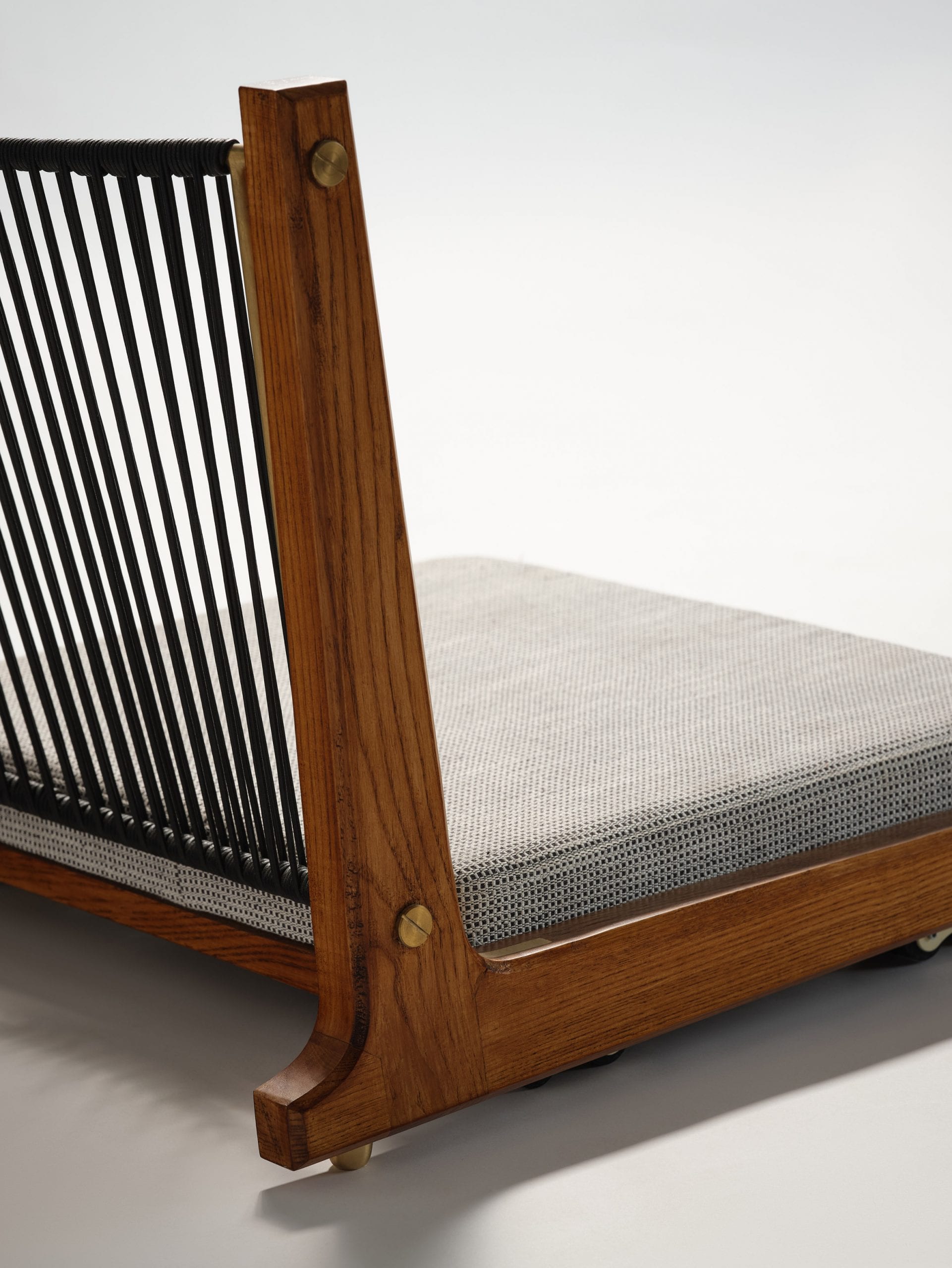 2021在时尚中创意，Dazeen陈列室12款椅子作品赏析