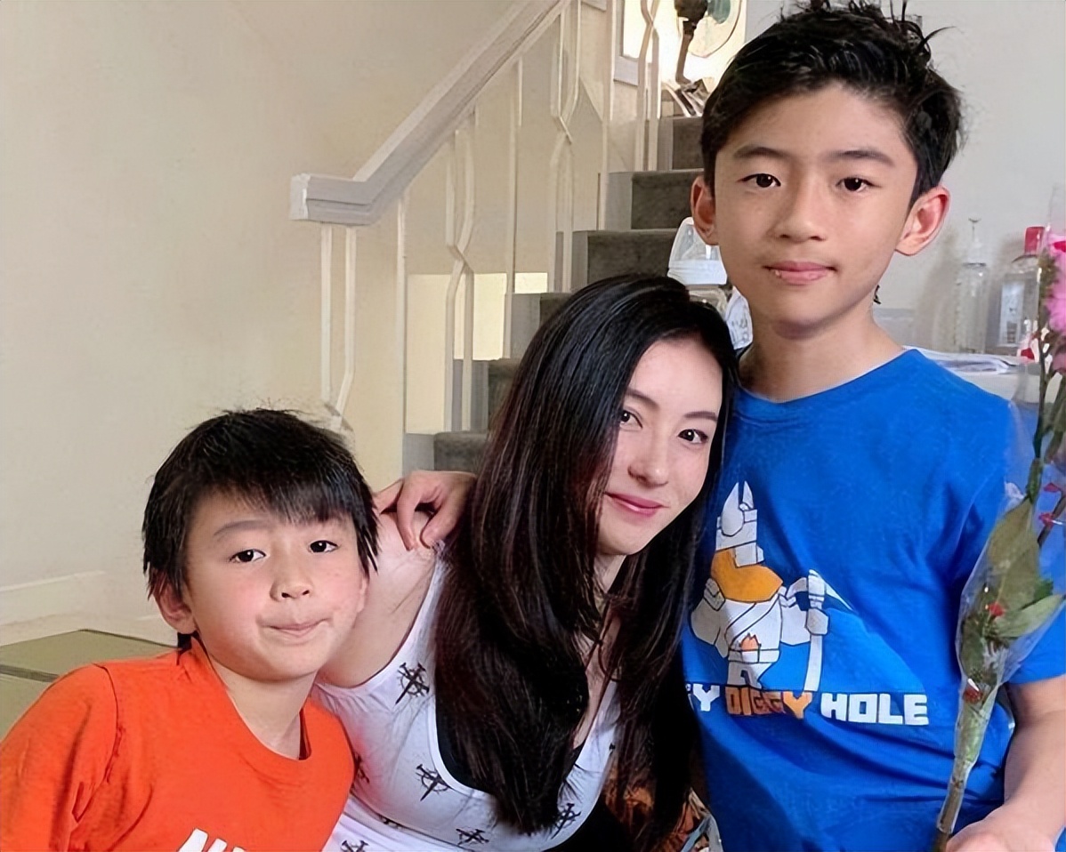 王菲和谢霆锋是相差几岁的姐弟恋,王菲和谢霆锋相差几岁姐弟恋