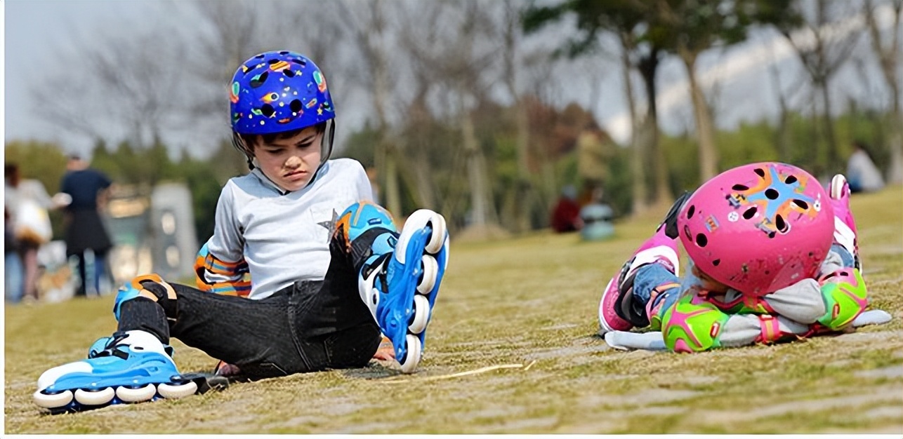轮滑教程初学儿童版如何滑行,3-6岁儿童轮滑入门教程