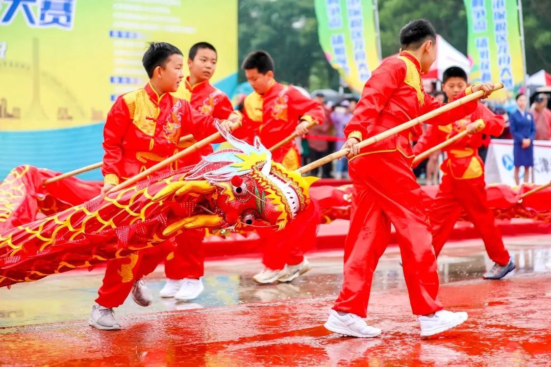 百舸争流竞扬帆不负众望勇夺魁,百舸争流龙舟竞渡