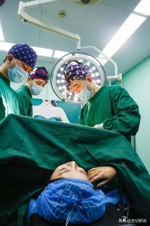 举办选妃大赛,钟爱大胸女,揭秘南美洲头号毒枭的真实生活