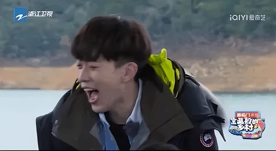 嘲笑女明星没吃过鱼子酱的男嘉宾,被嘲没吃过鱼子酱