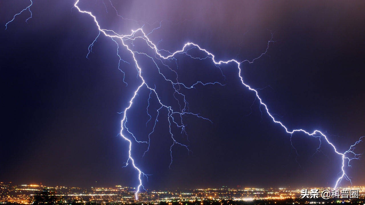 闪电的威力到底有多大劈到人,闪电的可怕威力