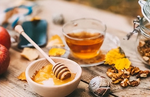 30多年的养蜂人告诉你蜂蜜的真相,养蜂技术怎样辨别蜂王