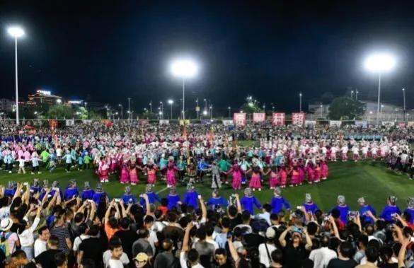 贵州村超联赛在外国人眼里,贵州村超联赛再现世界过人