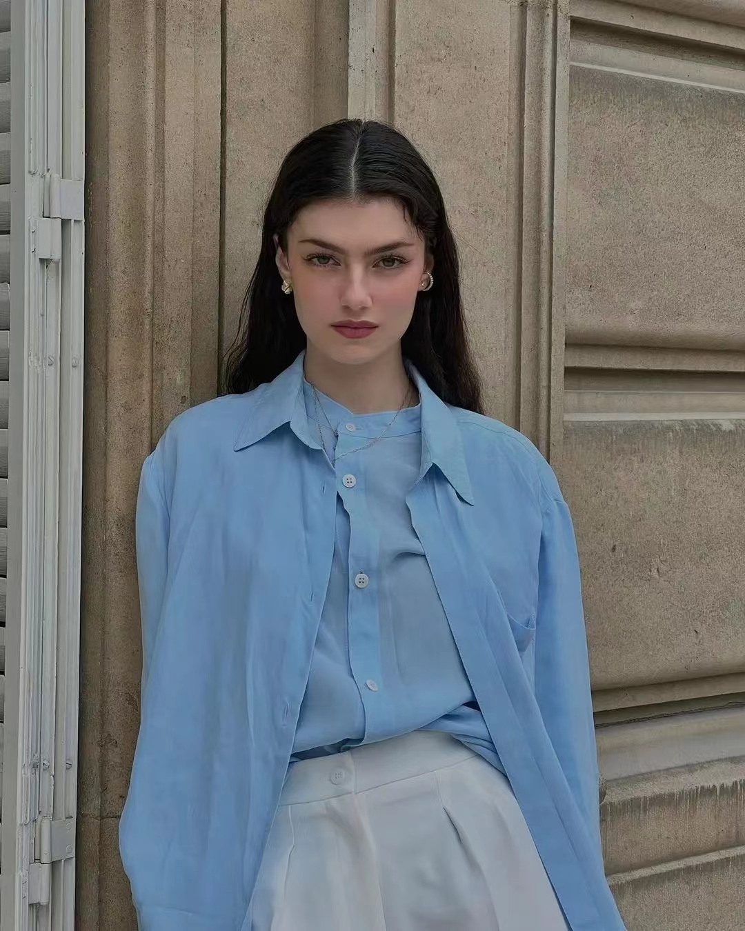 蓝色衬衫怎样搭配出时尚的感觉,藏蓝色衬衫穿搭什么风格