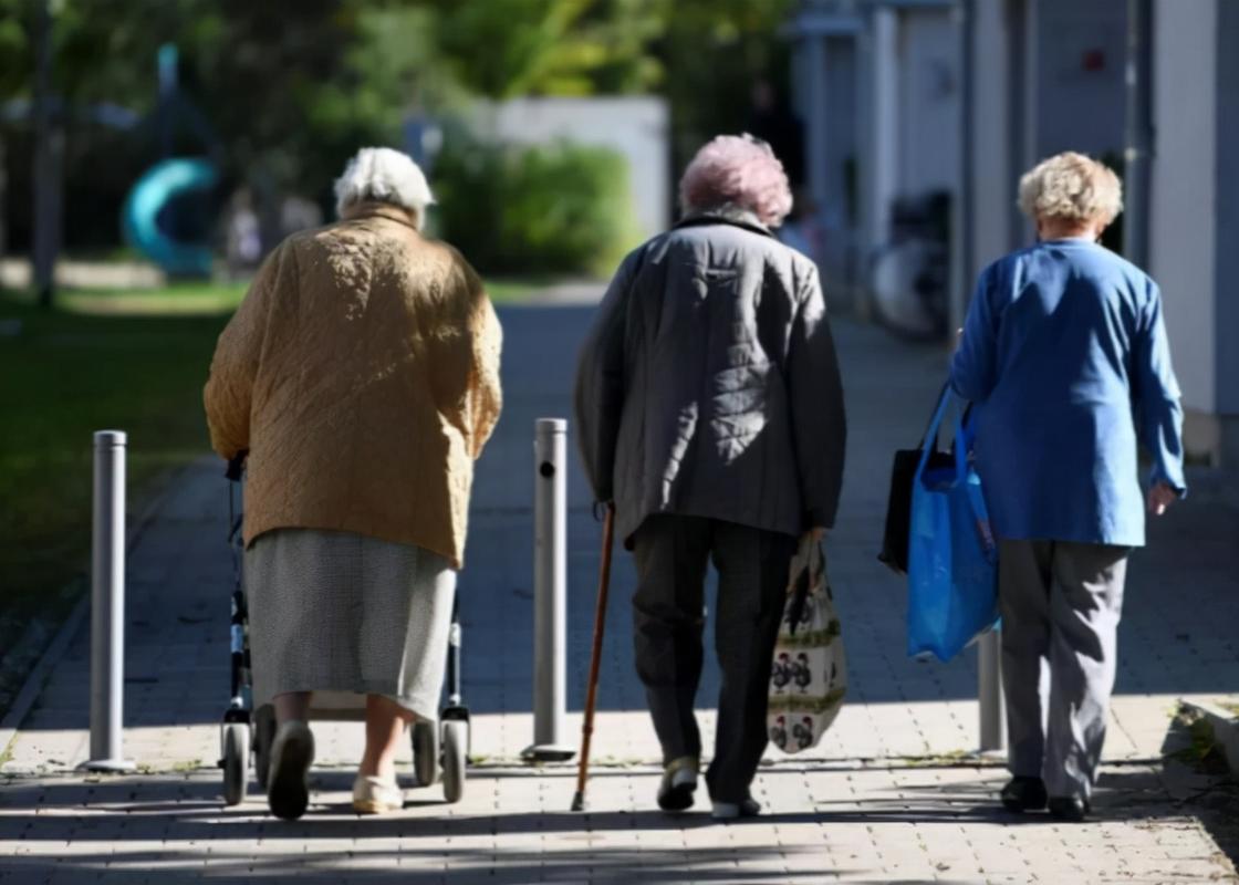 中国到2030年的人口数目预测,2056年中国还有多少人口