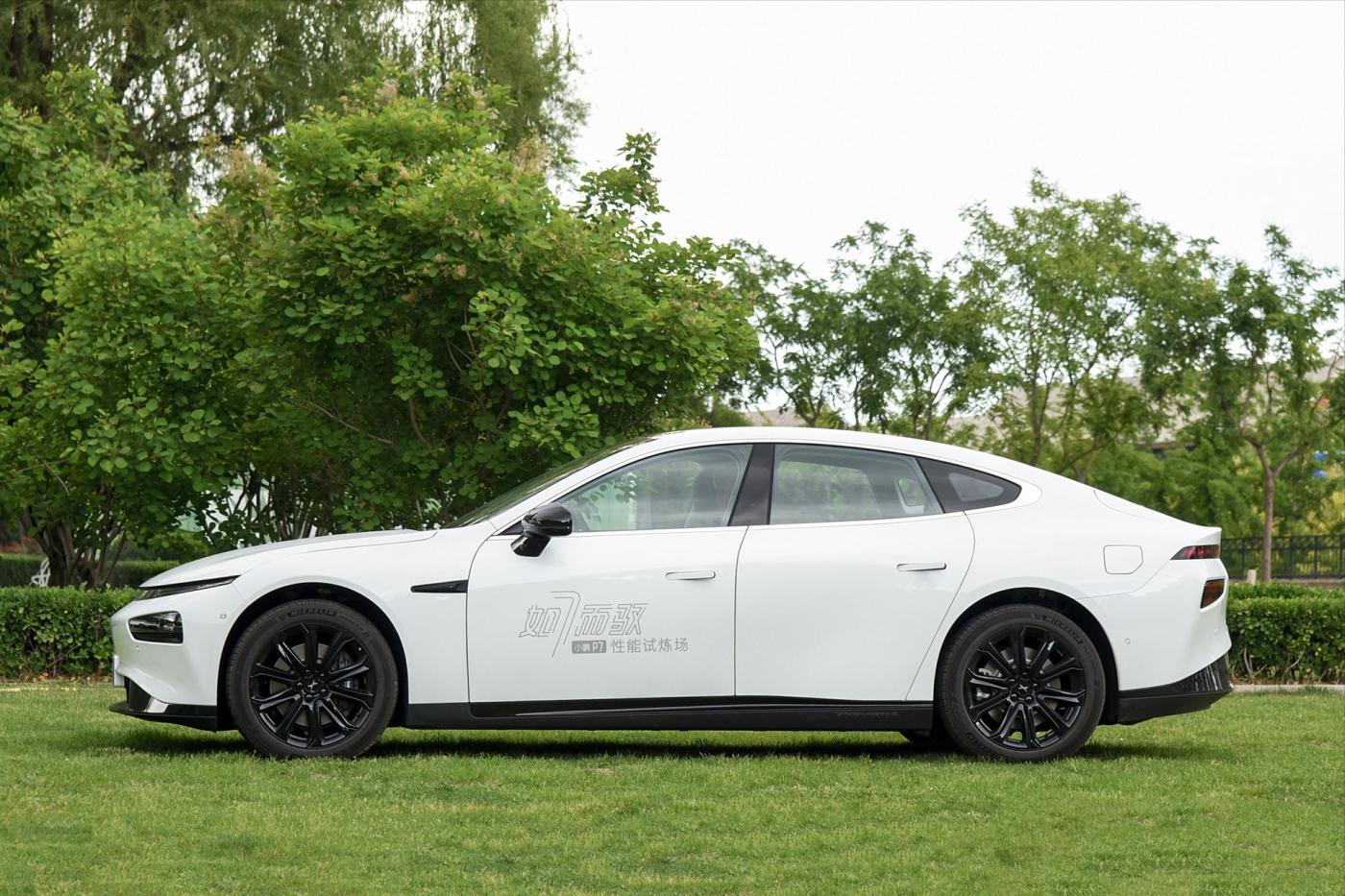 不到40万能买原厂剪刀门！小鹏P7做到了