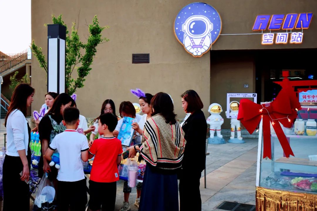 比年味谁更浓？谁能比得过花灯锦簇的栖云！