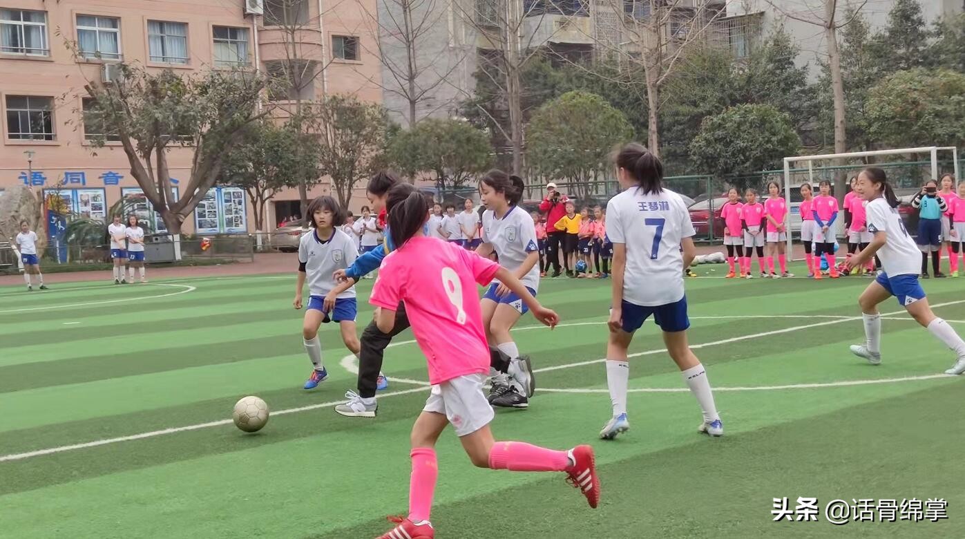 张琳艳父母被表彰,张琳艳家乡看女足夺冠