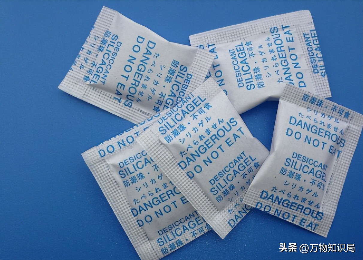 8岁男孩眼球融化荧光棒,小孩眼珠熔化视频