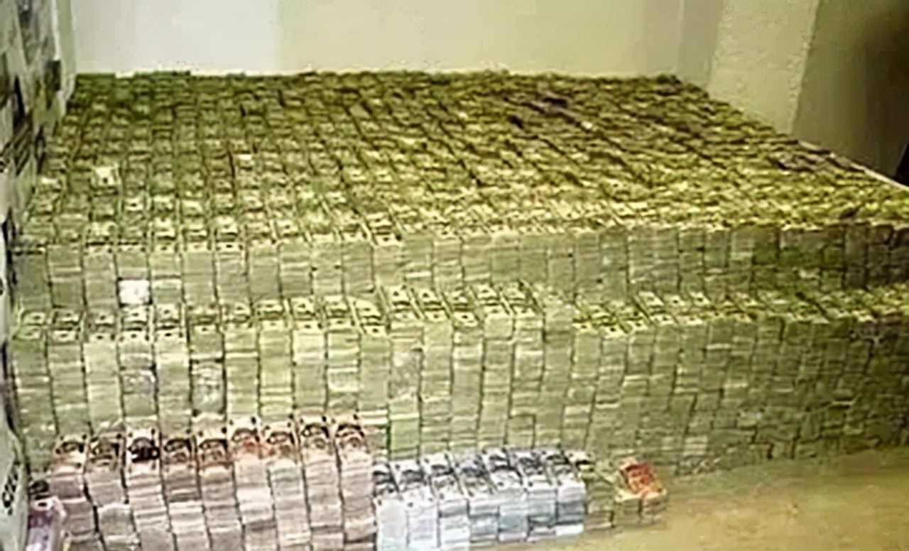 上海小伙成墨西哥毒枭,却未向中国贩毒,密室中成捆美钞垒成高台