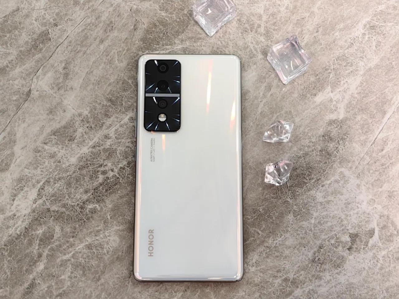 买手机内行人只推荐这“三款”，性能强悍，性价比高！适合打工人