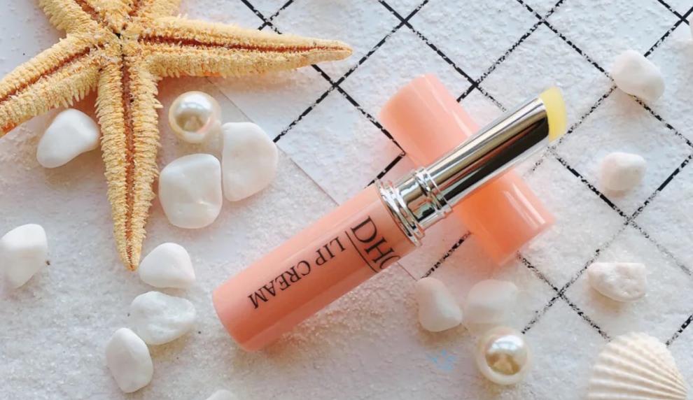 提亮唇部补水润唇膏,dhc保湿润唇膏