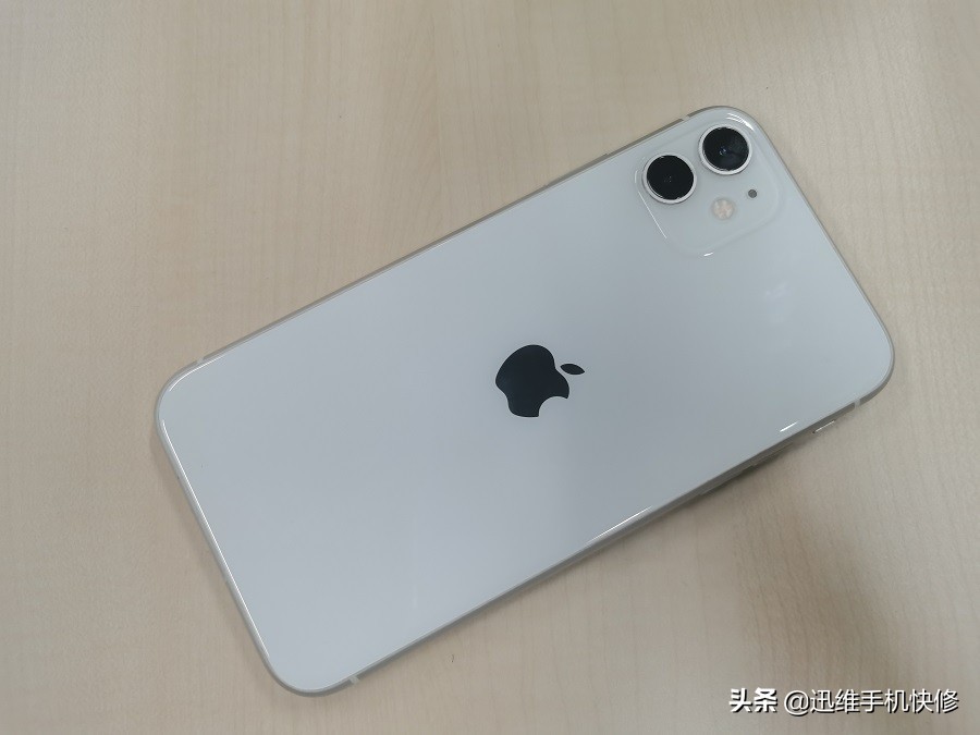 手机进水触屏失灵太阳暴晒可以吗,手机在太阳底下暴晒很烫怎么办