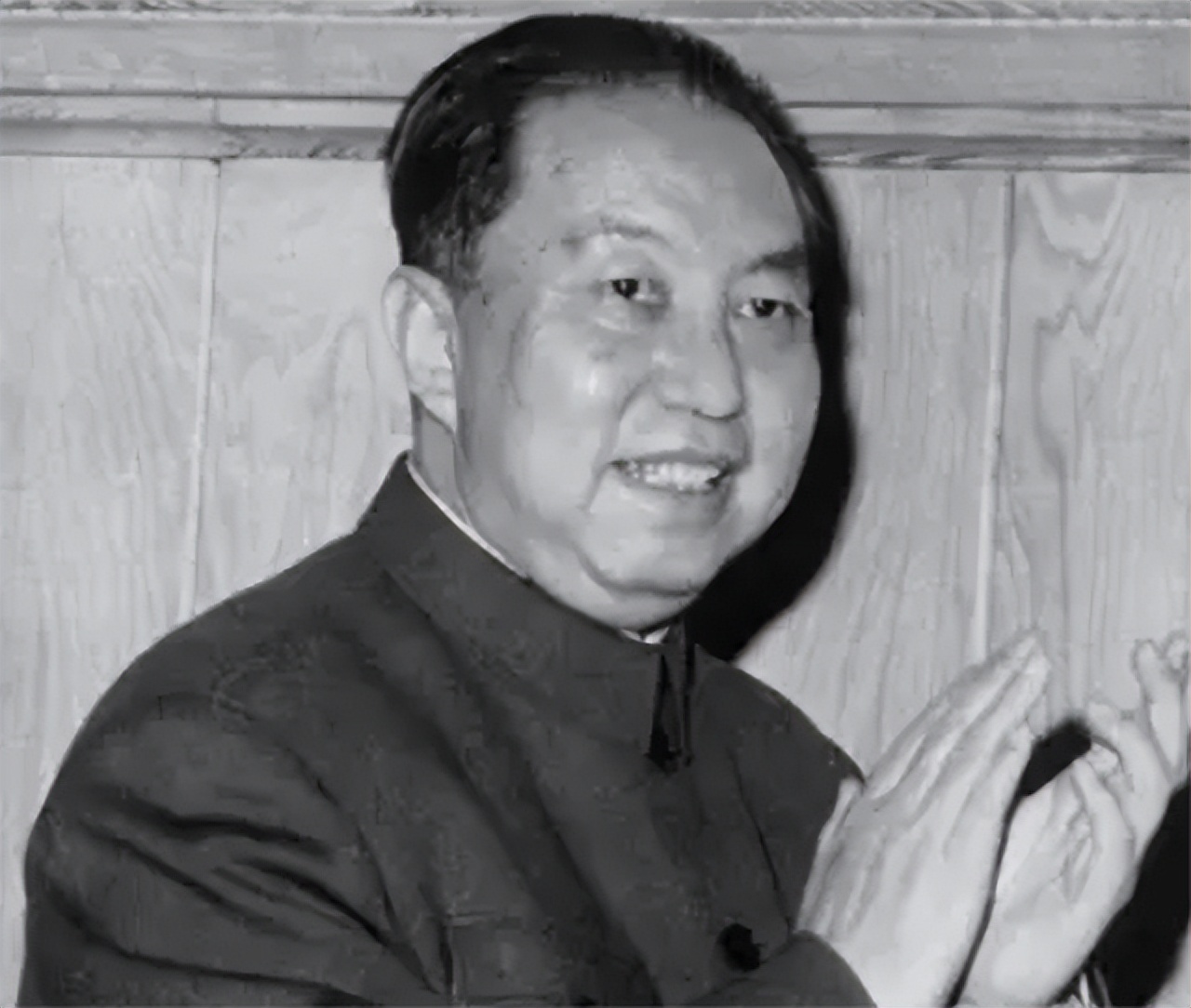 74年*国锋华**衣着朴素参加家长会，工人家长问其贵姓，答：中华的华