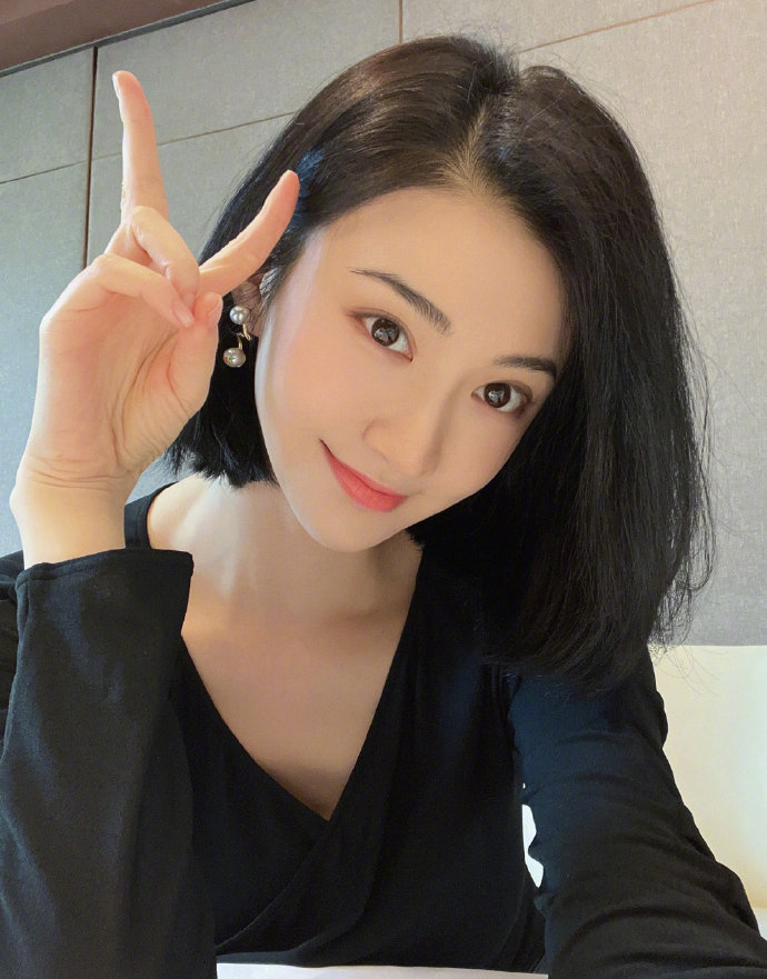 张继科给鲶鱼挡子弹,北极鲶鱼钟小姐照片