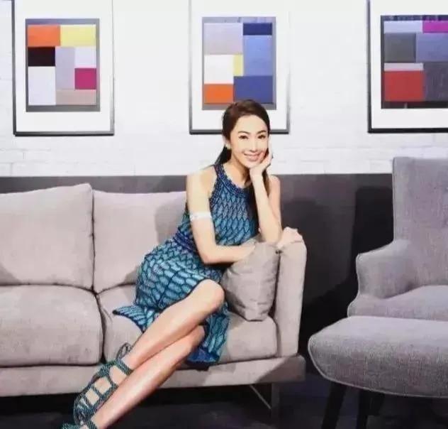 陷害王心凌，红毯故意露*体下**，她就是周迅口中的“骚浪贱”