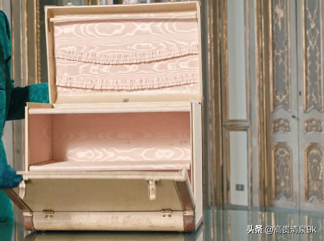 gucci鏅氬閰掑簵,gucci鑱斿悕閰掑簵