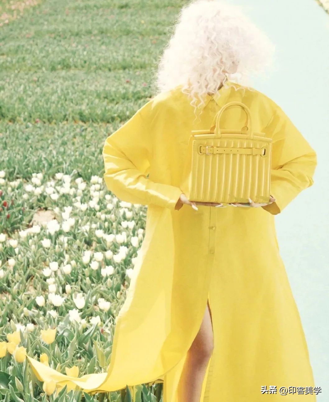 当下时尚怪现象:富婆背假包,社畜吃土买二奢